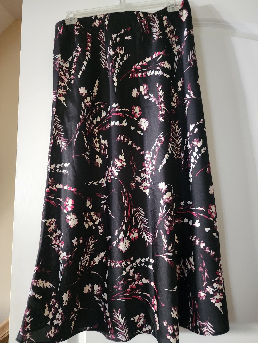 🖤 Ann Taylor Black A-Line Skirt with Pink and Cream Floral Print - Picture 4 of 4
